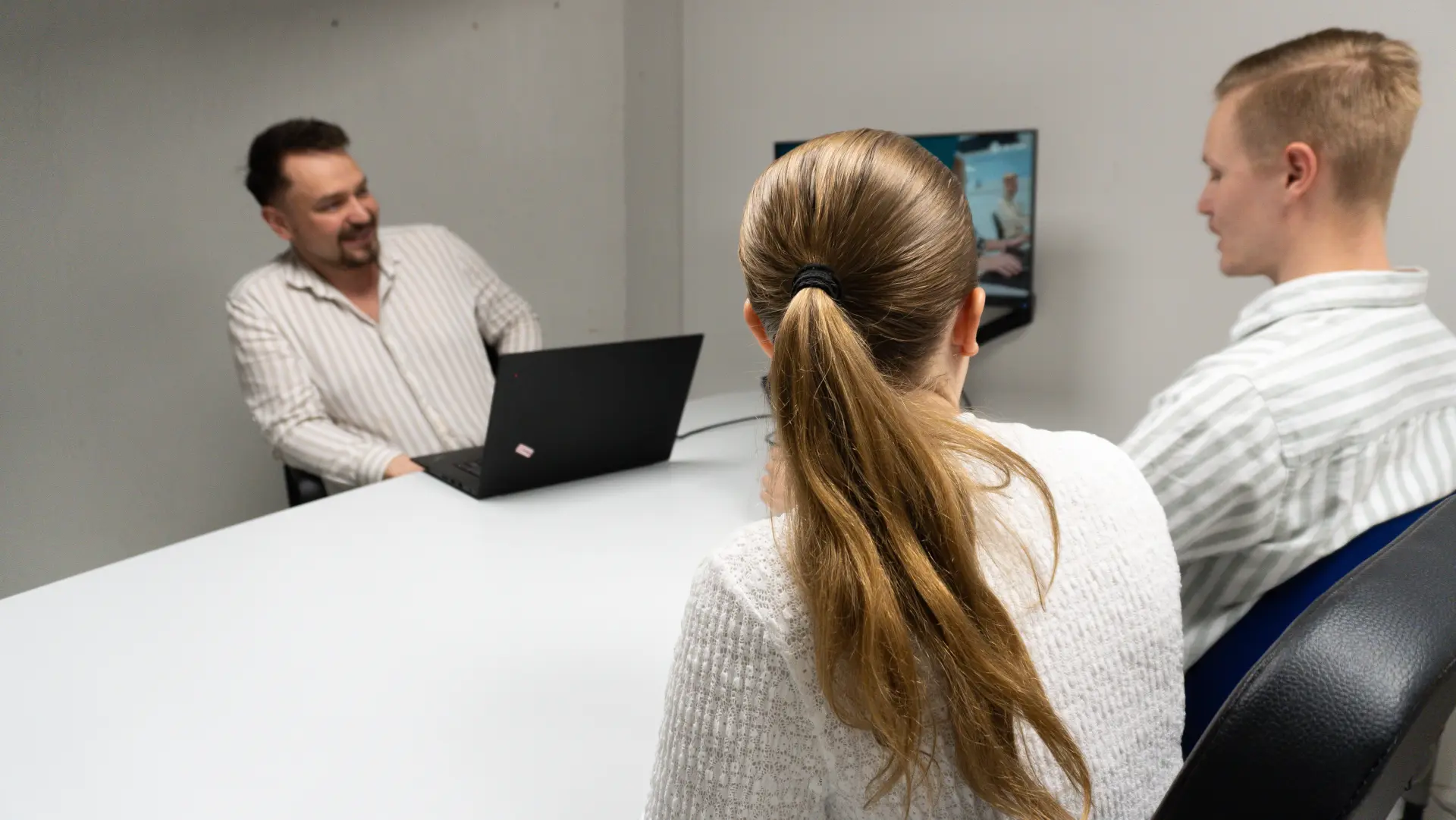 Alkuvaiheen työnantajuus ei ole esimiestyötä, vaan eri vastuun todellisuus – ja siksi sitä tulkitaan väärin